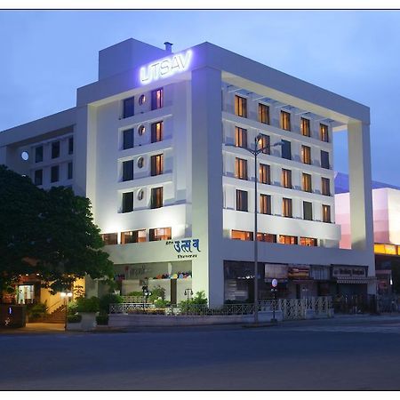Hotel Utsav Deluxe ปูเน่ ภายนอก รูปภาพ