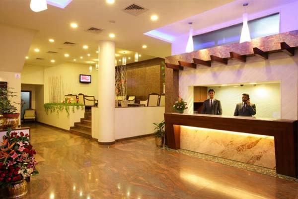 Hotel Utsav Deluxe ปูเน่ ภายนอก รูปภาพ