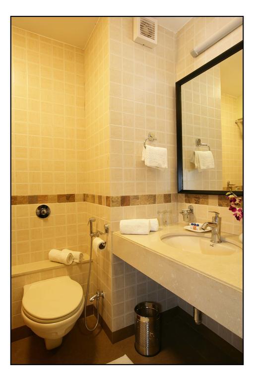 Hotel Utsav Deluxe ปูเน่ ภายนอก รูปภาพ
