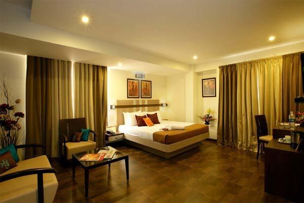 Hotel Utsav Deluxe ปูเน่ ภายนอก รูปภาพ