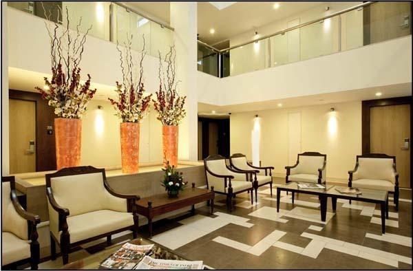 Hotel Utsav Deluxe ปูเน่ ภายนอก รูปภาพ